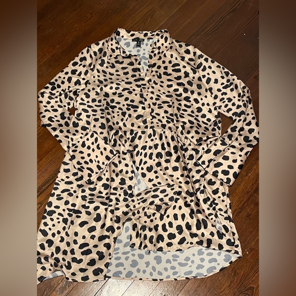 Aqua Women’s Leopard Print Long Sleeve Size L